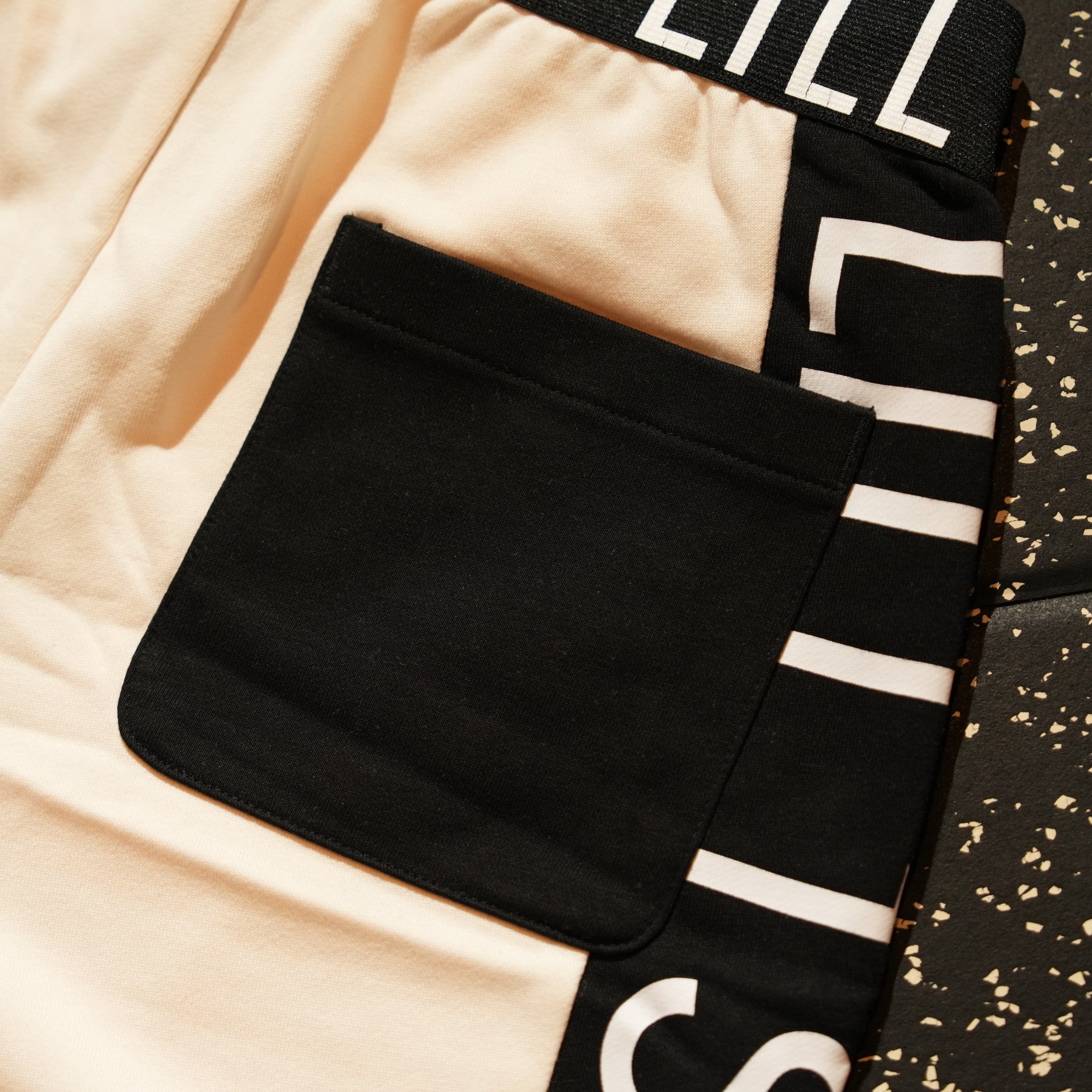 LINE LOGO HALF PANTS