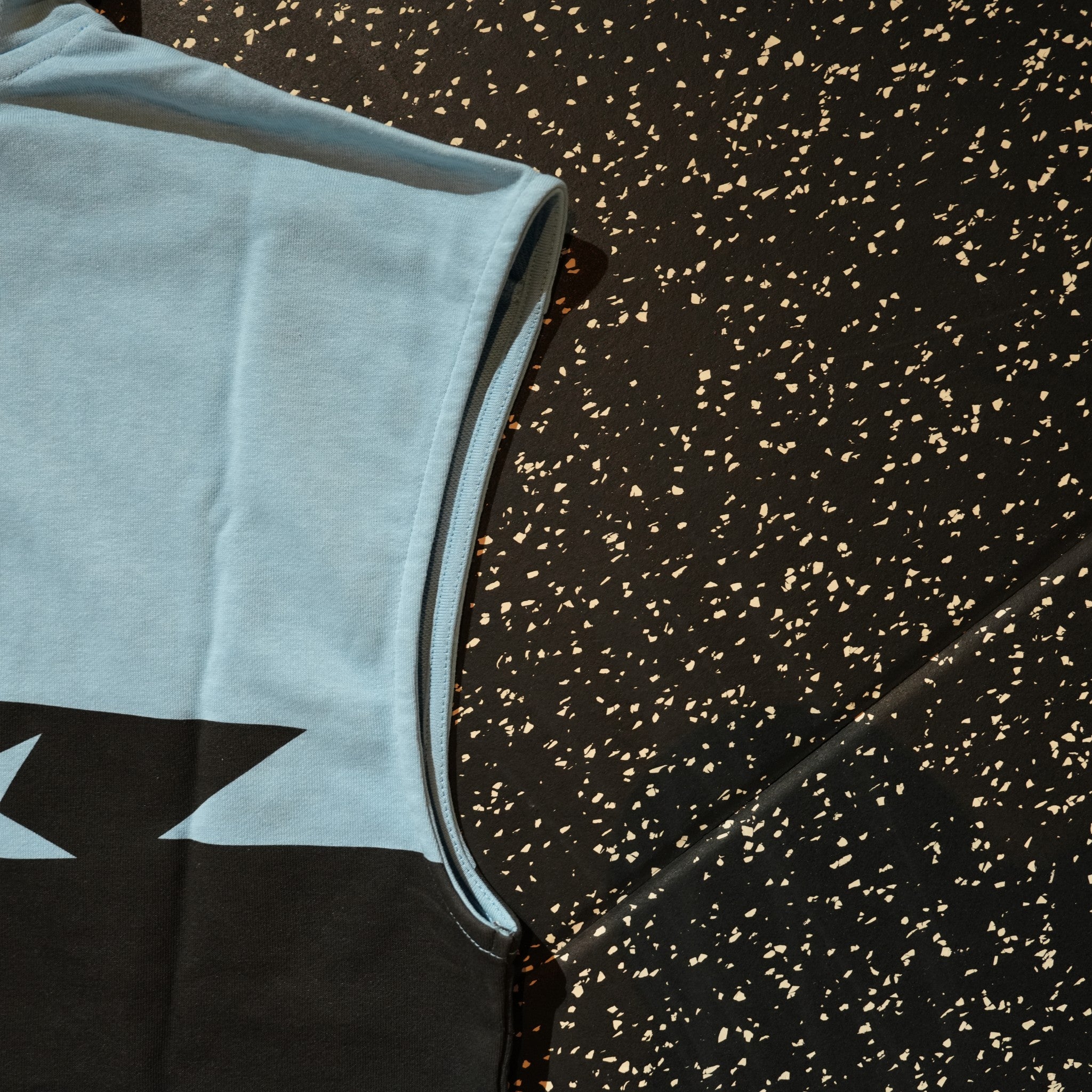LINE LOGO NO-SLEEVE PARKA