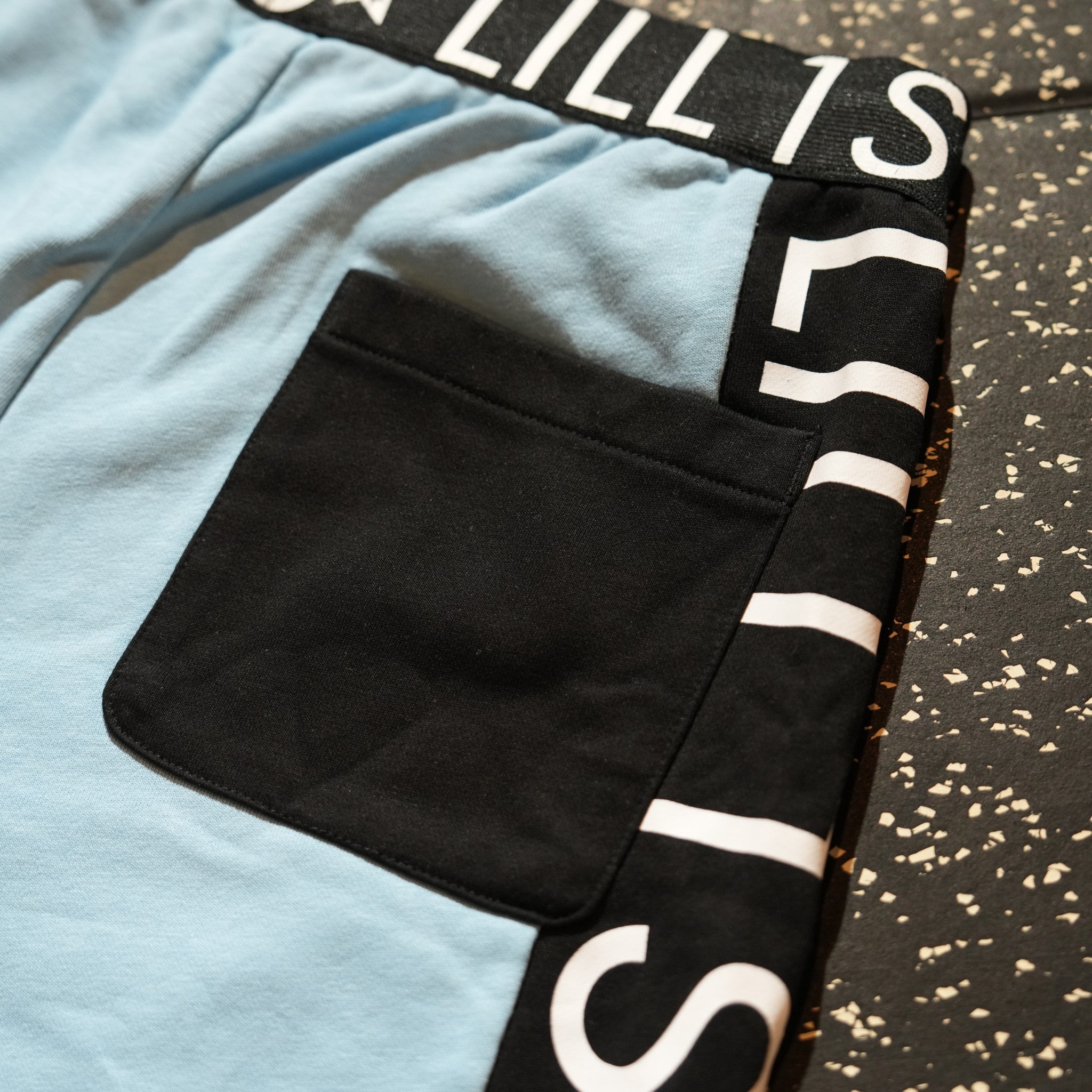LINE LOGO HALF PANTS