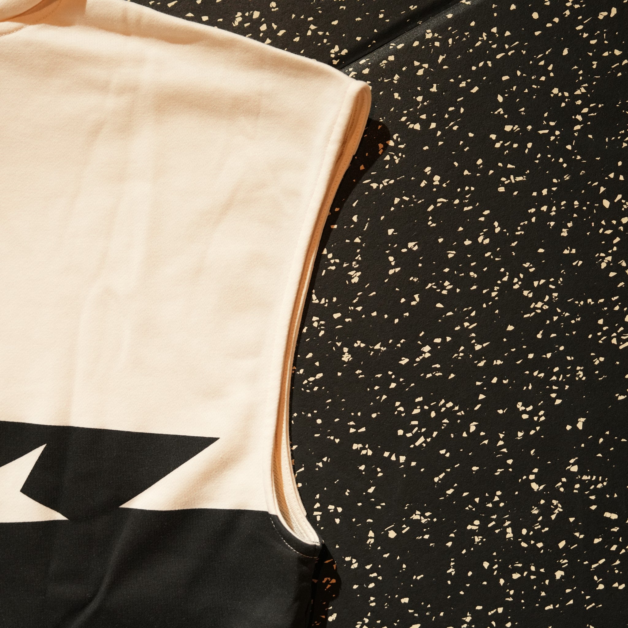 LINE LOGO NO-SLEEVE PARKA
